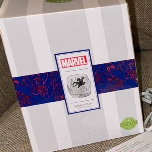 Scentsy Authentic Marvel Spider Man Full Size Wax Melt Warmer PlugIn Nine Realms - Picture 3 of 3